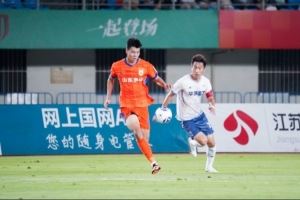 鲁媒：山东泰山队启程赴成都，20岁小将彭逸翔首次跟队前往客场